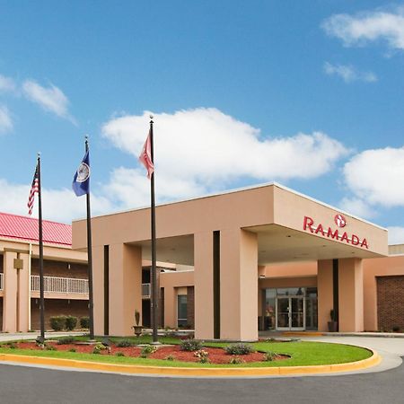 Ramada By Wyndham ווית'וויל מראה חיצוני תמונה
