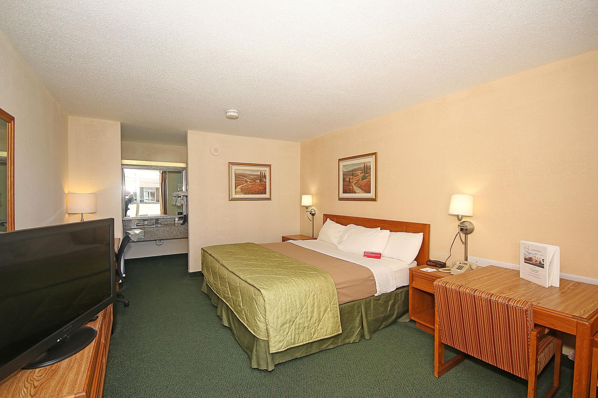 Ramada By Wyndham ווית'וויל מראה חיצוני תמונה