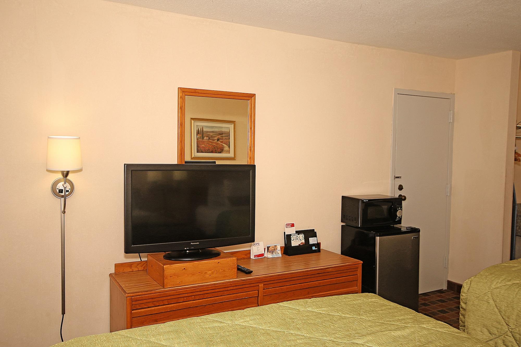 Ramada By Wyndham ווית'וויל מראה חיצוני תמונה