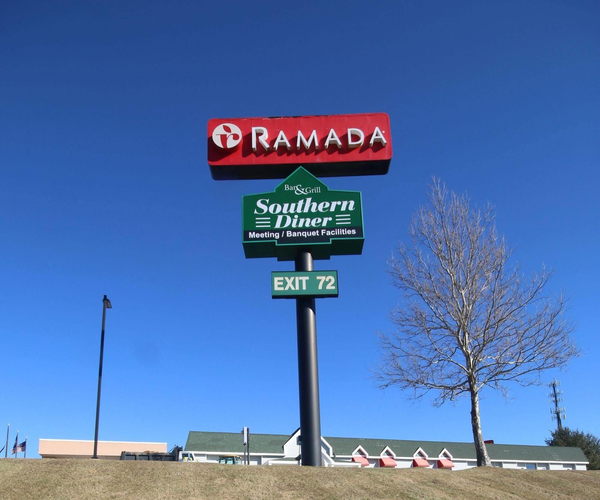 Ramada By Wyndham ווית'וויל מראה חיצוני תמונה