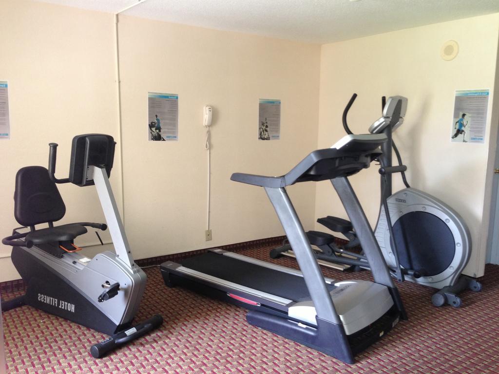 Ramada By Wyndham ווית'וויל מראה חיצוני תמונה